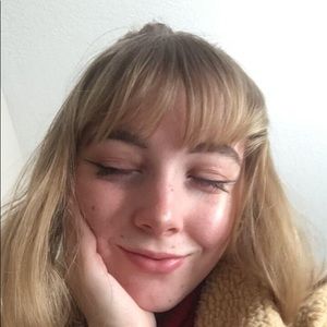 Meet your Posher, Claire